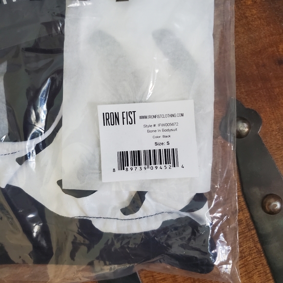 ☠ Iron Fist Bone In Bodysuit ☠ - Picture 6 of 16
